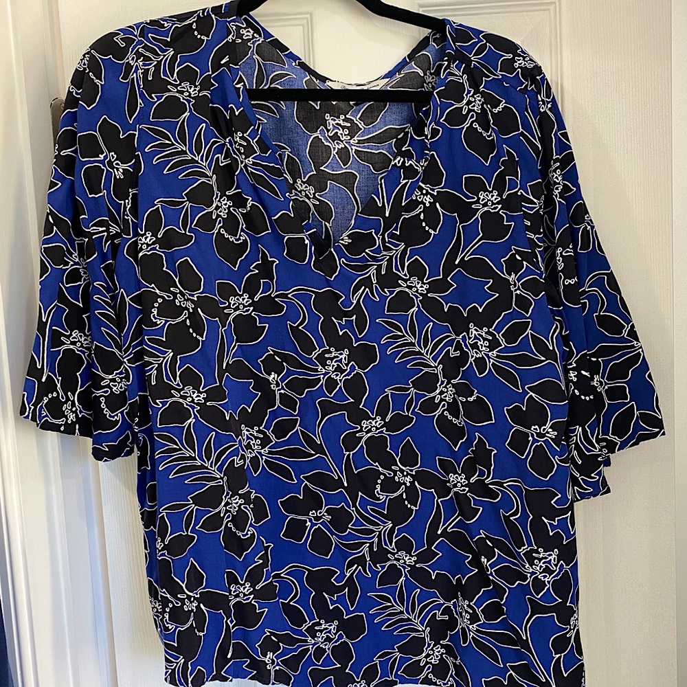 Casual Tommy Bahama print black and blue top
